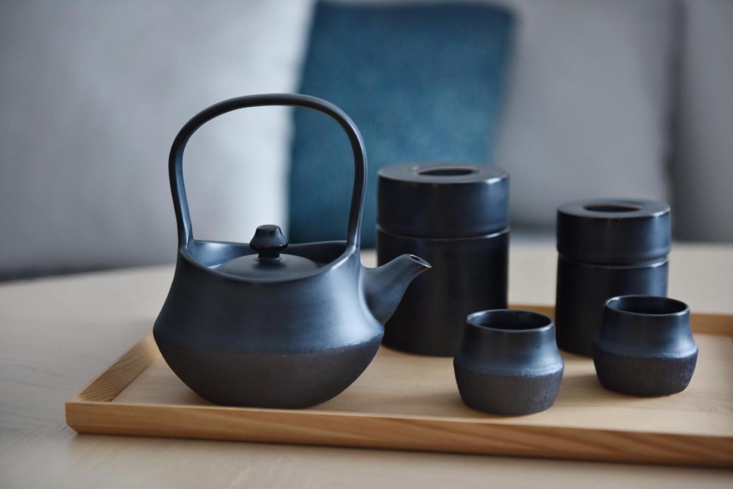 Silks Club Hotel Каосюн Екстериор снимка A set of Japanese tea utensils