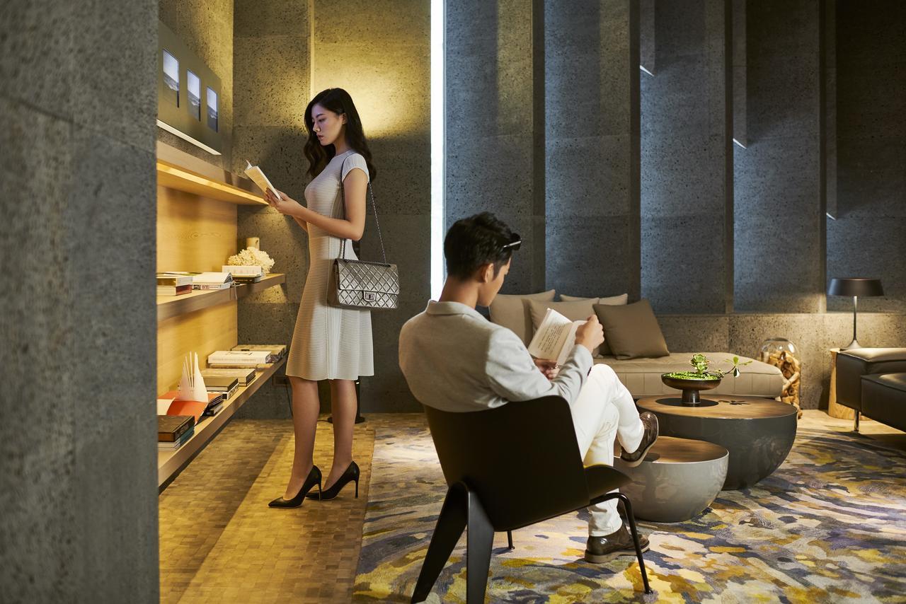 Silks Club Hotel Каосюн Екстериор снимка The Club at Hong Kong International Airport