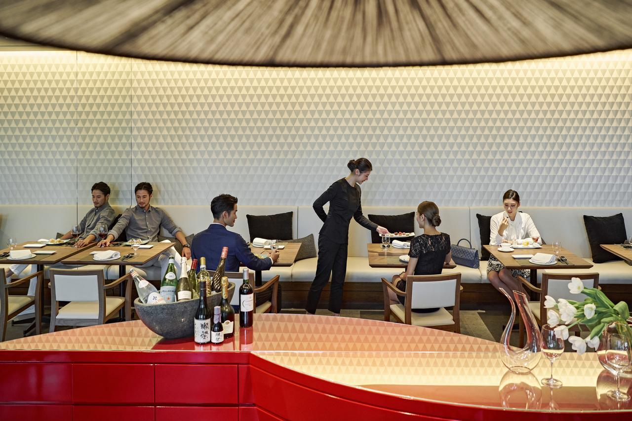 Silks Club Hotel Каосюн Екстериор снимка The Wing at Hong Kong International Airport